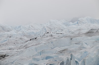 白昼雪山